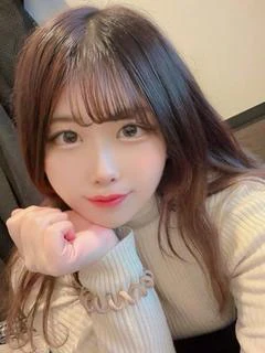 あお【美人OLの静かな残業】