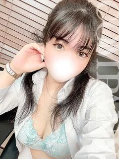 こはく《色白美巨乳の天使》