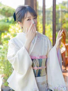 片桐かなで