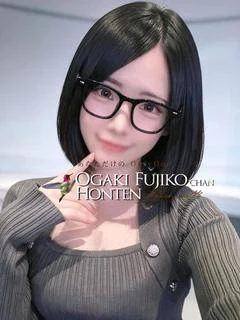 ツキノ　SS級おっとり現役女大生