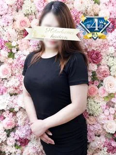 安達なな