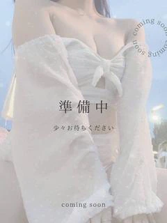 ぴの【透き通るような白い肌】