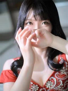 ほまれ　眩い笑顔が愛らしい美女