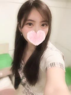 りりあ☆小柄な巨乳美女