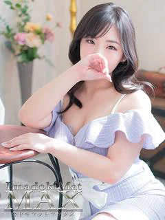 るな　エロ懐っこい小柄美女