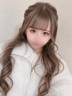 ひすい【透明感あふれる美女】