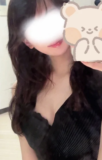 琴音えれな