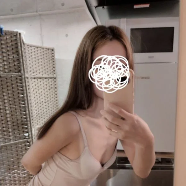 篠田ひなみ