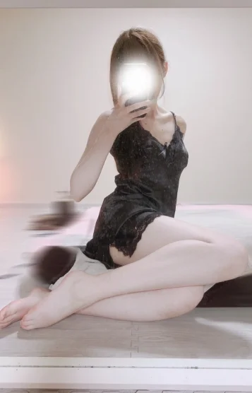 葉月あやな