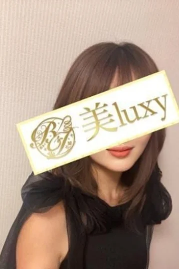 美月まりな