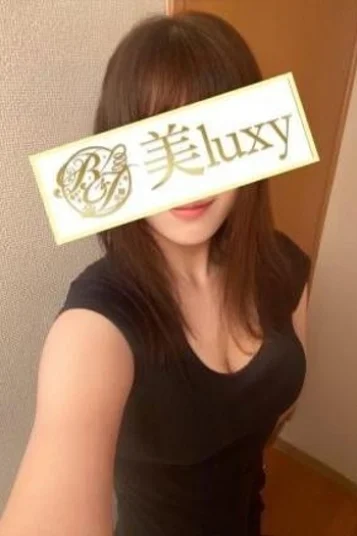 雛形きこ