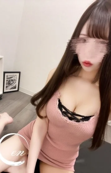 華群りりな