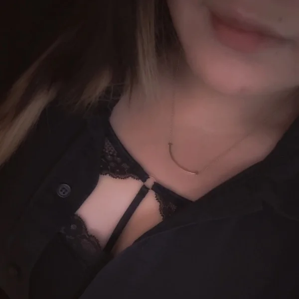 本日12:00-19:00出勤♪