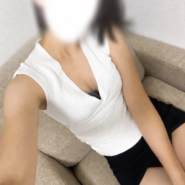 本日22時から出勤しております♪