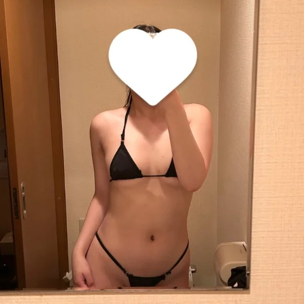マイクロビキニで密着♡