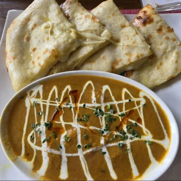 インドカレーとチーズナン食べたくなって😆