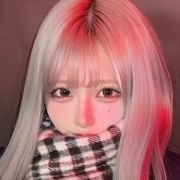 私と一緒に遊ぶの？遊ばないの？！