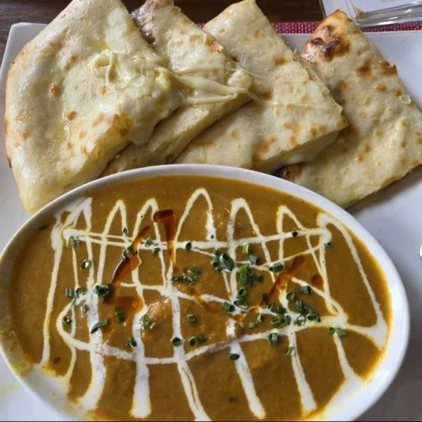 インドカレーとチーズナン食べたくなって😆