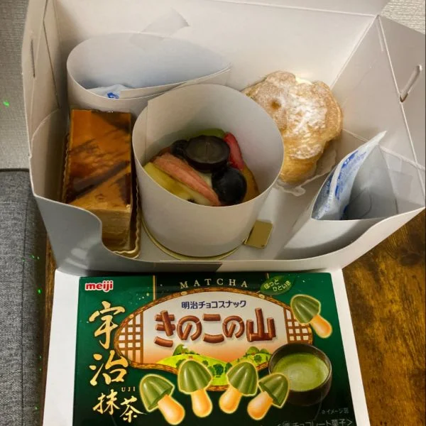 甘いものを頂く事が多いのでめっちゃ幸せです🩷