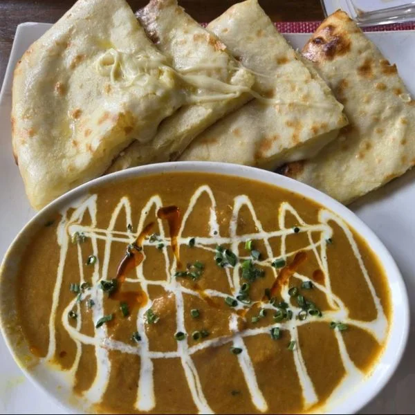 インドカレーとチーズナン食べたくなって😆
